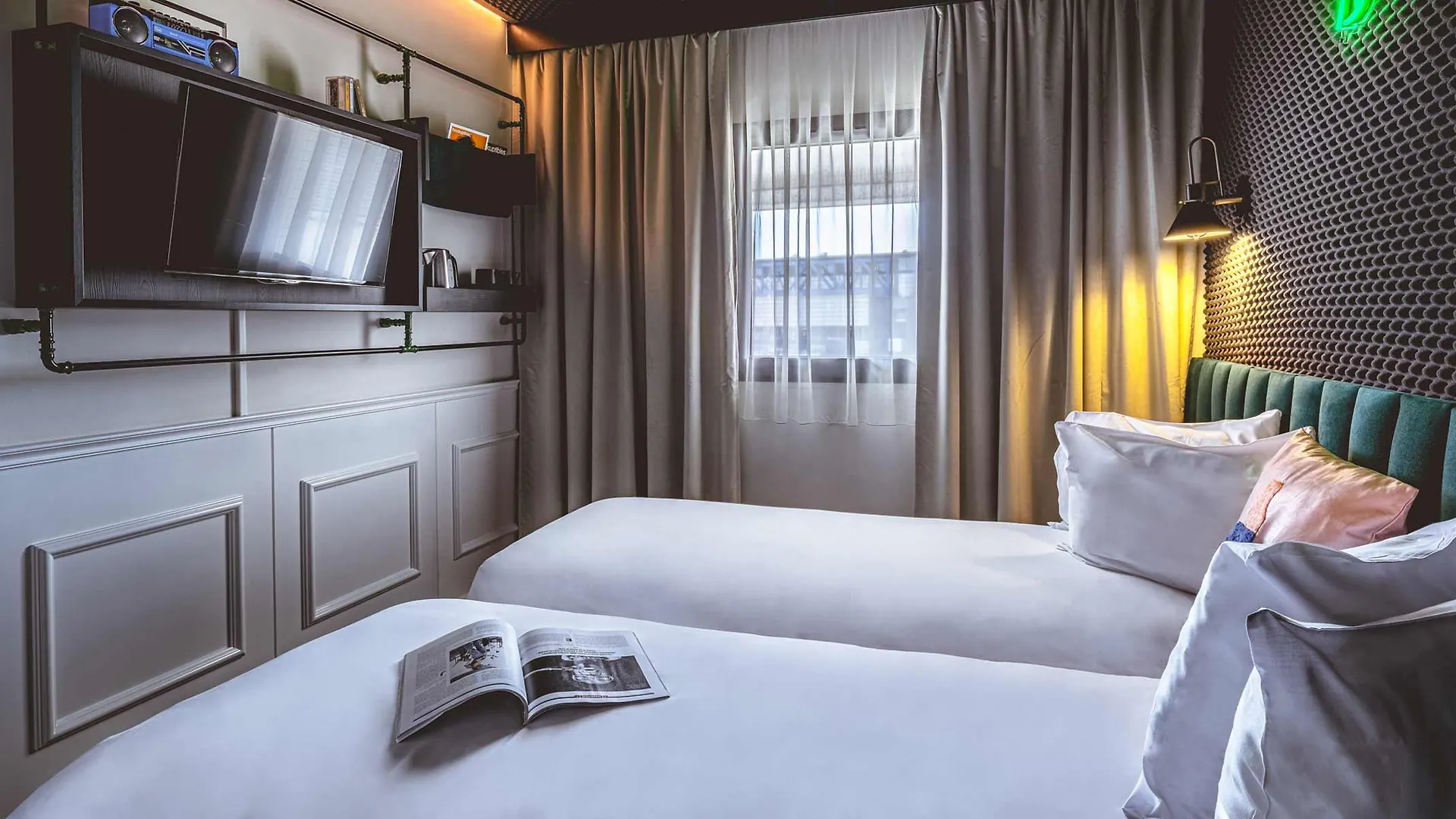 Hotel The Remix